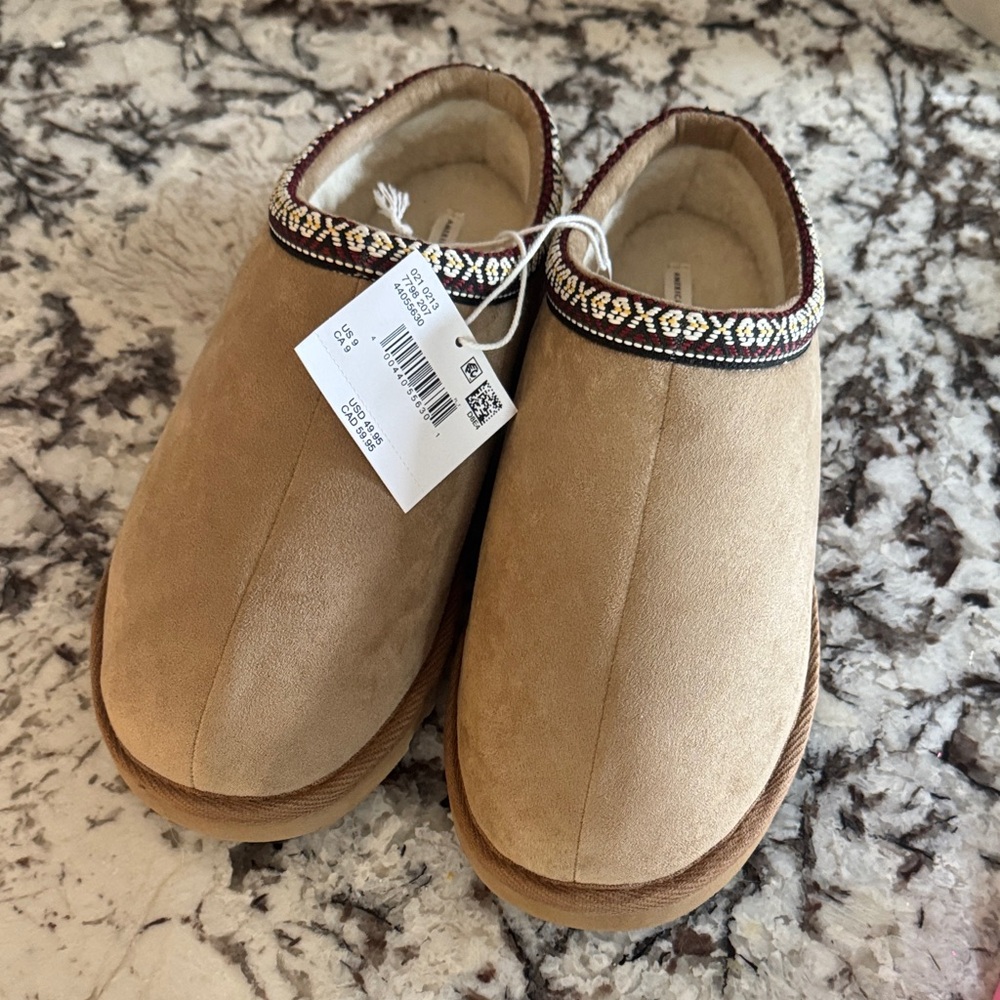 AE suede slipper